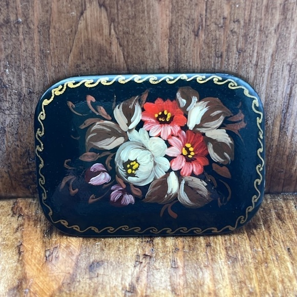 Beautiful vintage hand painted brooch pin lacquer like finish boho folk artsy - Picture 1 of 7